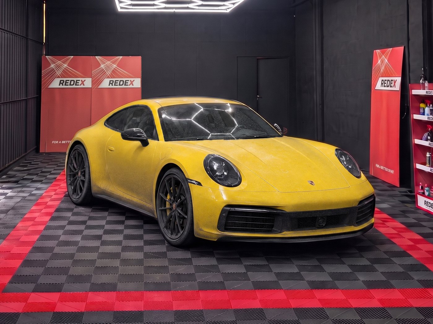 Antes: o mesmo Porsche 911 por lavar