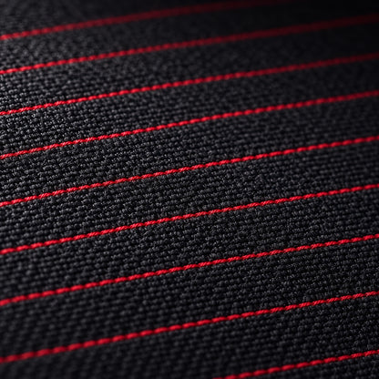 Max Capa TextStyle - detalhe do tecido preto com riscas vermelhas