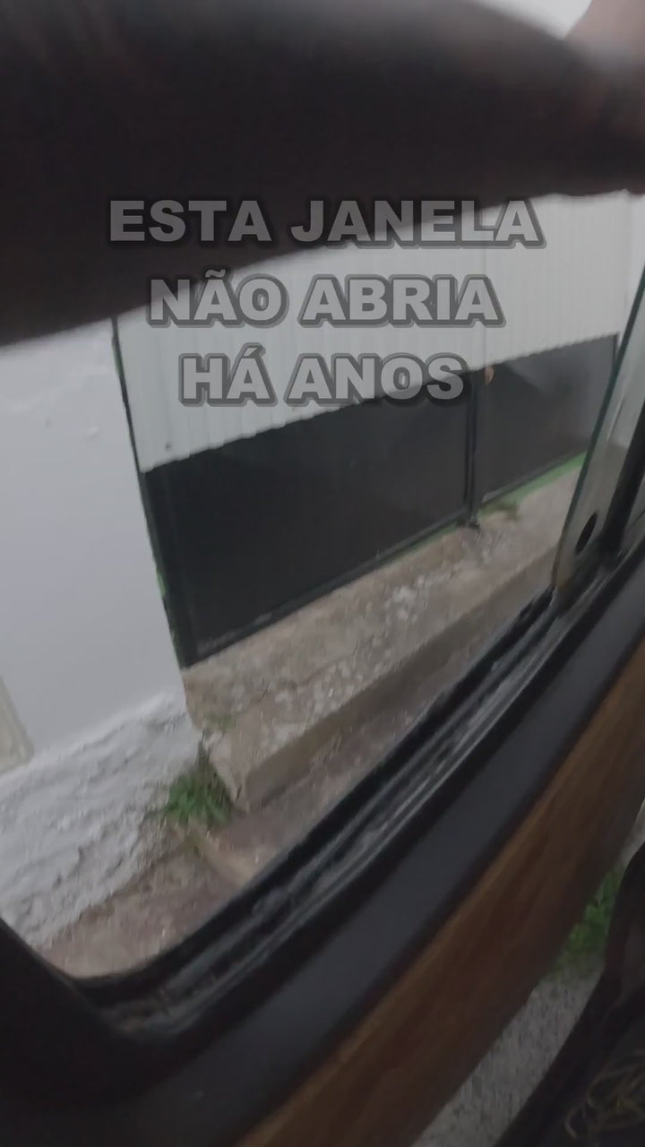 Janela de carrinha que não abria há anos, solta com Redex Bala
